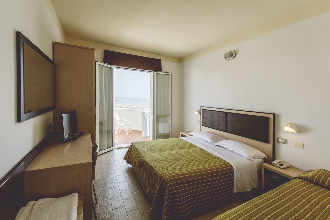Hotel Marco Lido Di Savio Exteriör bild