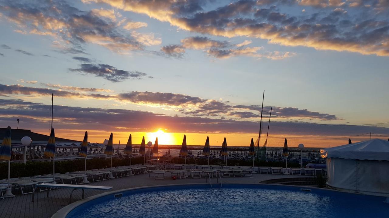 Hotel Marco Lido Di Savio Exteriör bild