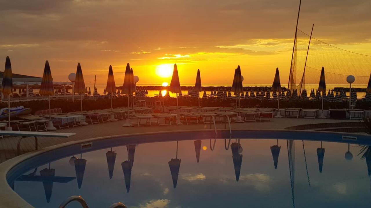 Hotel Marco Lido Di Savio Exteriör bild